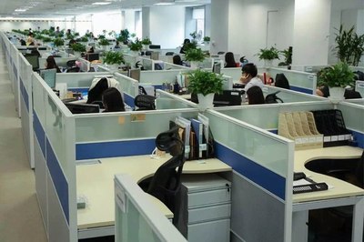 跨界創(chuàng)新 LESS女裝入駐企業(yè)會(huì)議室，開啟辦公場(chǎng)景穿搭新紀(jì)元